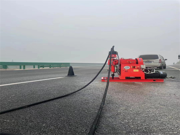 巴宜马路路基路面开裂下沉注浆加固灌浆